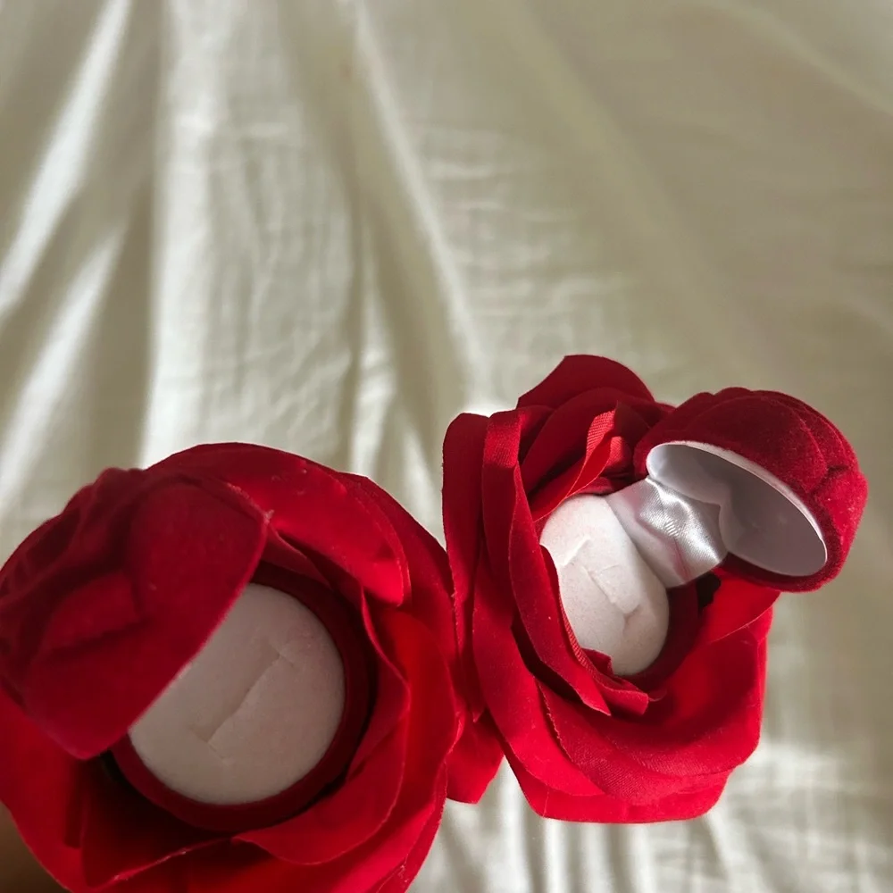 Eternal roses supplies